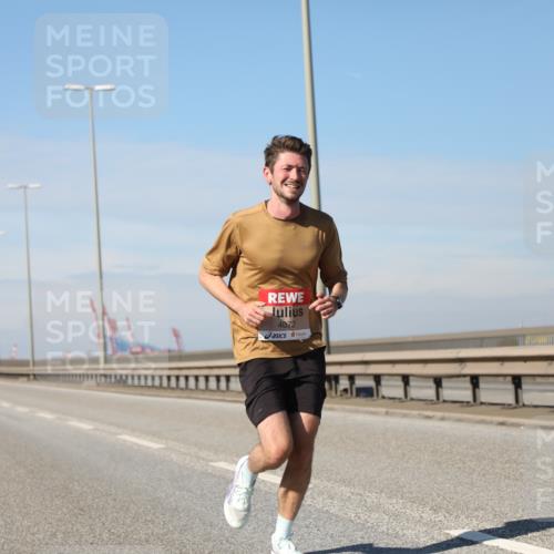 03.10.2025 - Köhlbrandbrückenlauf Yannick Fuchs http://msf.ph/oto/9183828 03.10.2025 11:37:14 Position 3 4072 meine-sportfotos.de