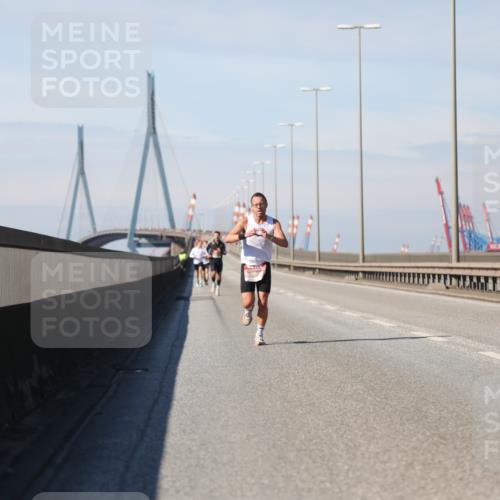 03.10.2025 - Köhlbrandbrückenlauf Yannick Fuchs http://msf.ph/oto/9183834 03.10.2025 11:37:25 Position 3  meine-sportfotos.de