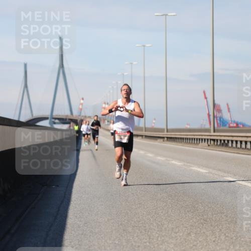 03.10.2025 - Köhlbrandbrückenlauf Yannick Fuchs http://msf.ph/oto/9183837 03.10.2025 11:37:27 Position 3  meine-sportfotos.de