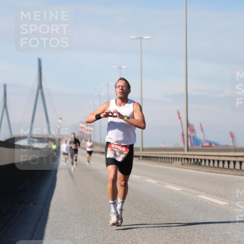 03.10.2025 - Köhlbrandbrückenlauf Yannick Fuchs http://msf.ph/oto/9183842 03.10.2025 11:37:28 Position 3 16 meine-sportfotos.de