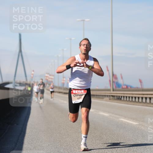 03.10.2025 - Köhlbrandbrückenlauf Yannick Fuchs http://msf.ph/oto/9183844 03.10.2025 11:37:28 Position 3 6216 meine-sportfotos.de