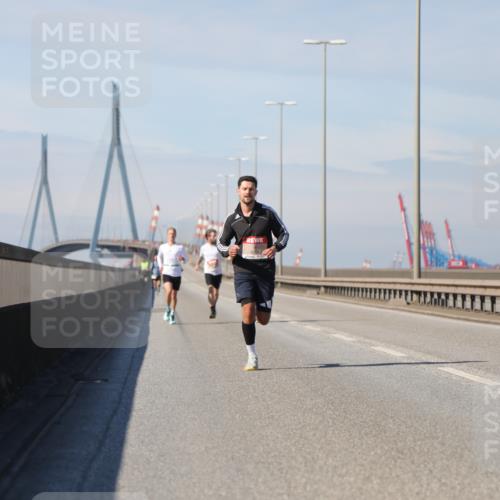 03.10.2025 - Köhlbrandbrückenlauf Yannick Fuchs http://msf.ph/oto/9183853 03.10.2025 11:37:35 Position 3  meine-sportfotos.de