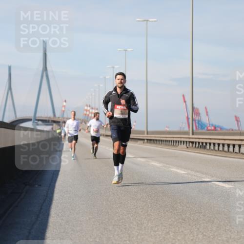 03.10.2025 - Köhlbrandbrückenlauf Yannick Fuchs http://msf.ph/oto/9183855 03.10.2025 11:37:36 Position 3  meine-sportfotos.de