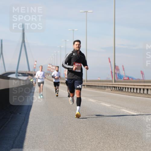 03.10.2025 - Köhlbrandbrückenlauf Yannick Fuchs http://msf.ph/oto/9183856 03.10.2025 11:37:36 Position 3  meine-sportfotos.de