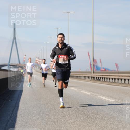 03.10.2025 - Köhlbrandbrückenlauf Yannick Fuchs http://msf.ph/oto/9183857 03.10.2025 11:37:37 Position 3 6793 meine-sportfotos.de