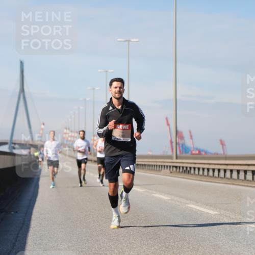 03.10.2025 - Köhlbrandbrückenlauf Yannick Fuchs http://msf.ph/oto/9183858 03.10.2025 11:37:37 Position 3 6793 meine-sportfotos.de
