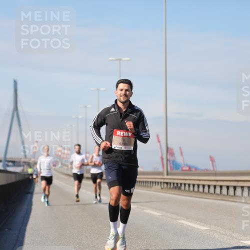 03.10.2025 - Köhlbrandbrückenlauf Yannick Fuchs http://msf.ph/oto/9183859 03.10.2025 11:37:37 Position 3 6793 meine-sportfotos.de