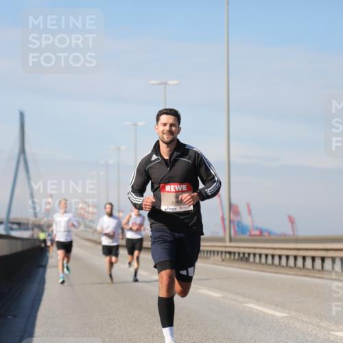03.10.2025 - Köhlbrandbrückenlauf Yannick Fuchs http://msf.ph/oto/9183860 03.10.2025 11:37:37 Position 3 6793 meine-sportfotos.de