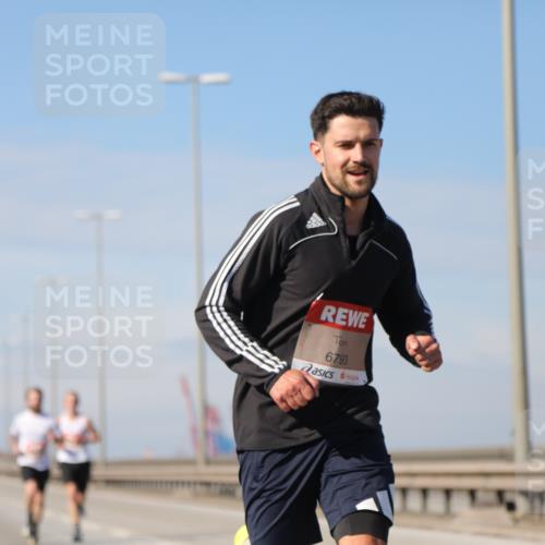 03.10.2025 - Köhlbrandbrückenlauf Yannick Fuchs http://msf.ph/oto/9183864 03.10.2025 11:37:39 Position 3 6793 meine-sportfotos.de