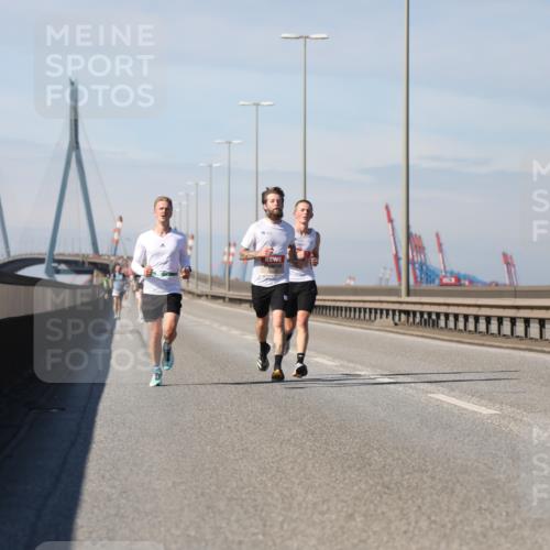 03.10.2025 - Köhlbrandbrückenlauf Yannick Fuchs http://msf.ph/oto/9183867 03.10.2025 11:37:40 Position 3  meine-sportfotos.de
