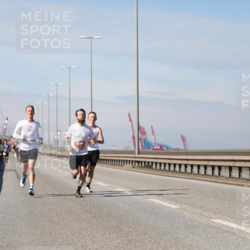 03.10.2025 - Köhlbrandbrückenlauf Yannick Fuchs http://msf.ph/oto/9183868 03.10.2025 11:37:40 Position 3  meine-sportfotos.de