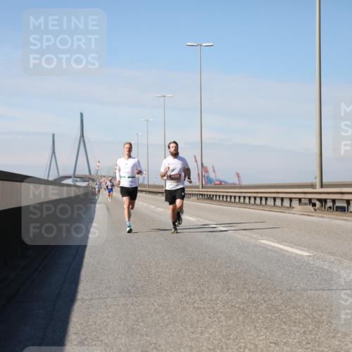 03.10.2025 - Köhlbrandbrückenlauf Yannick Fuchs http://msf.ph/oto/9183871 03.10.2025 11:37:41 Position 3  meine-sportfotos.de