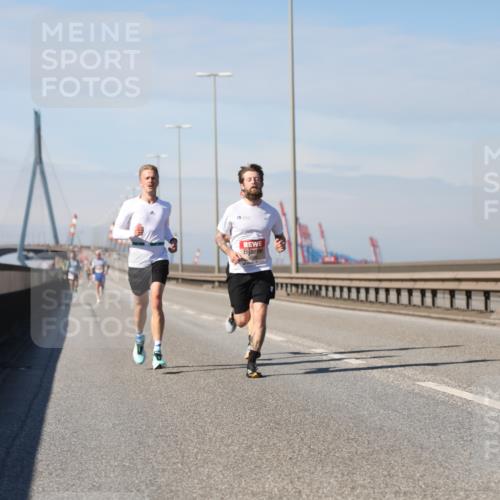 03.10.2025 - Köhlbrandbrückenlauf Yannick Fuchs http://msf.ph/oto/9183872 03.10.2025 11:37:41 Position 3  meine-sportfotos.de