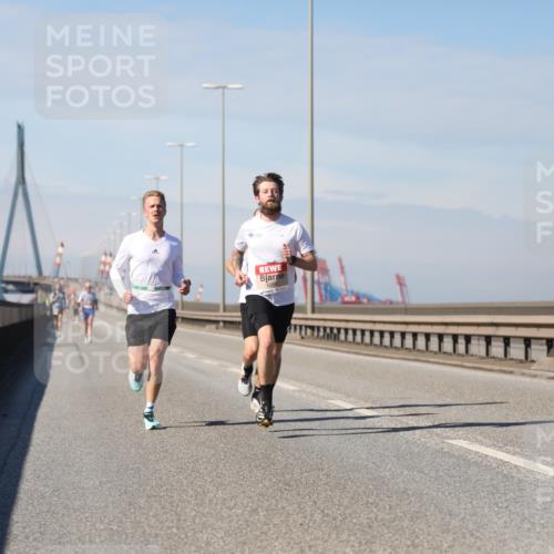 03.10.2025 - Köhlbrandbrückenlauf Yannick Fuchs http://msf.ph/oto/9183873 03.10.2025 11:37:41 Position 3  meine-sportfotos.de