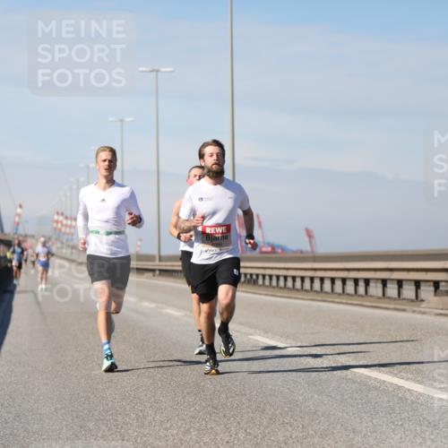 03.10.2025 - Köhlbrandbrückenlauf Yannick Fuchs http://msf.ph/oto/9183874 03.10.2025 11:37:42 Position 3 6086 meine-sportfotos.de