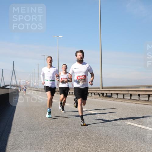 03.10.2025 - Köhlbrandbrückenlauf Yannick Fuchs http://msf.ph/oto/9183879 03.10.2025 11:37:43 Position 3 6086 meine-sportfotos.de