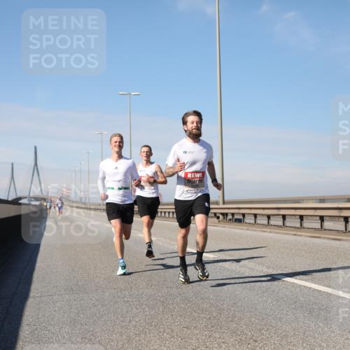 03.10.2025 - Köhlbrandbrückenlauf Yannick Fuchs http://msf.ph/oto/9183881 03.10.2025 11:37:43 Position 3  meine-sportfotos.de