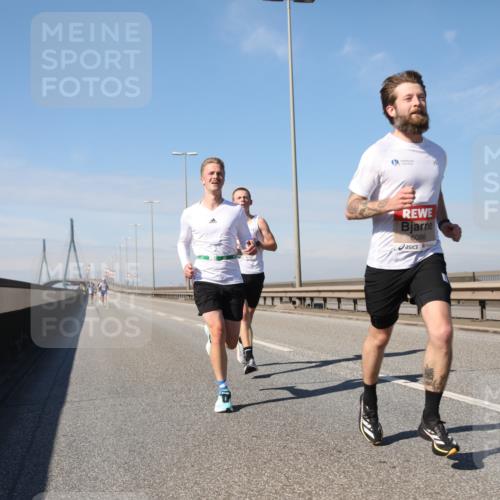 03.10.2025 - Köhlbrandbrückenlauf Yannick Fuchs http://msf.ph/oto/9183885 03.10.2025 11:37:44 Position 3 6086 meine-sportfotos.de