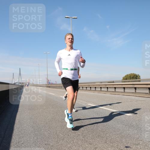 03.10.2025 - Köhlbrandbrückenlauf Yannick Fuchs http://msf.ph/oto/9183890 03.10.2025 11:37:44 Position 3  meine-sportfotos.de