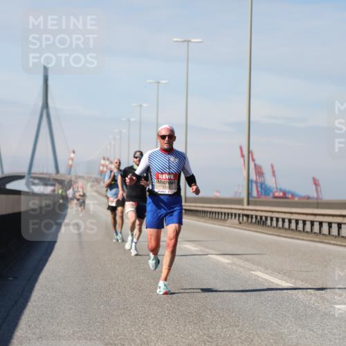 03.10.2025 - Köhlbrandbrückenlauf Yannick Fuchs http://msf.ph/oto/9183901 03.10.2025 11:37:51 Position 3  meine-sportfotos.de