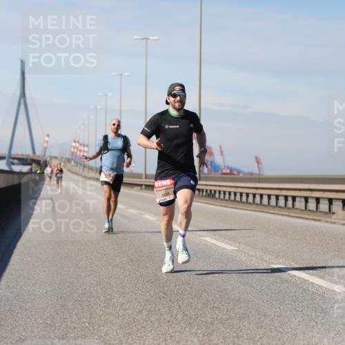 03.10.2025 - Köhlbrandbrückenlauf Yannick Fuchs http://msf.ph/oto/9183924 03.10.2025 11:37:54 Position 3 6458 meine-sportfotos.de
