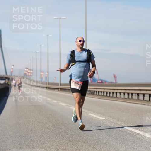 03.10.2025 - Köhlbrandbrückenlauf Yannick Fuchs http://msf.ph/oto/9183935 03.10.2025 11:37:56 Position 3 1017 meine-sportfotos.de