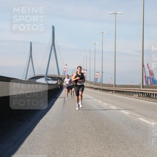 03.10.2025 - Köhlbrandbrückenlauf Yannick Fuchs http://msf.ph/oto/9183944 03.10.2025 11:38:06 Position 3  meine-sportfotos.de