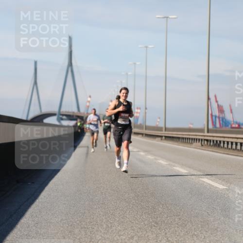 03.10.2025 - Köhlbrandbrückenlauf Yannick Fuchs http://msf.ph/oto/9183948 03.10.2025 11:38:07 Position 3  meine-sportfotos.de