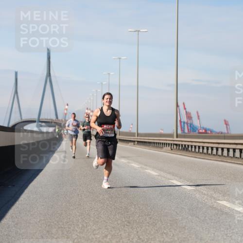03.10.2025 - Köhlbrandbrückenlauf Yannick Fuchs http://msf.ph/oto/9183951 03.10.2025 11:38:08 Position 3  meine-sportfotos.de
