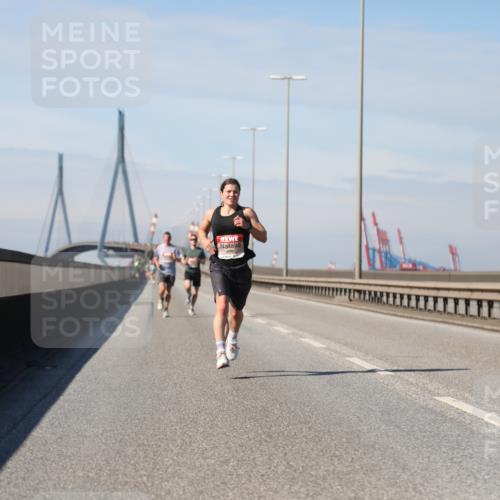 03.10.2025 - Köhlbrandbrückenlauf Yannick Fuchs http://msf.ph/oto/9183952 03.10.2025 11:38:08 Position 3  meine-sportfotos.de