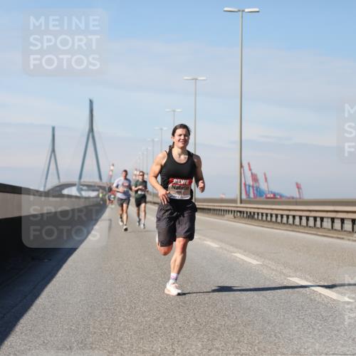 03.10.2025 - Köhlbrandbrückenlauf Yannick Fuchs http://msf.ph/oto/9183956 03.10.2025 11:38:10 Position 3  meine-sportfotos.de