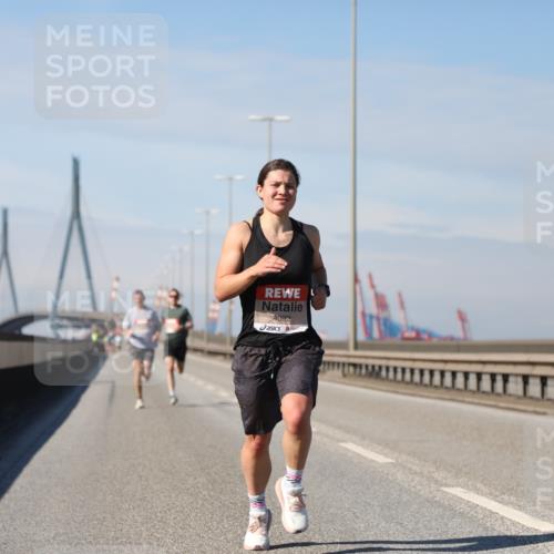 03.10.2025 - Köhlbrandbrückenlauf Yannick Fuchs http://msf.ph/oto/9183958 03.10.2025 11:38:10 Position 3 4092 meine-sportfotos.de
