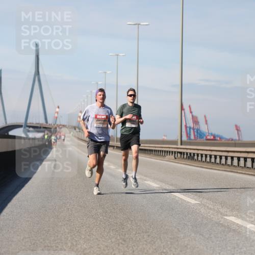 03.10.2025 - Köhlbrandbrückenlauf Yannick Fuchs http://msf.ph/oto/9183968 03.10.2025 11:38:13 Position 3  meine-sportfotos.de