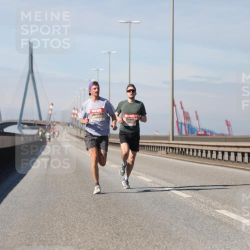 03.10.2025 - Köhlbrandbrückenlauf Yannick Fuchs http://msf.ph/oto/9183969 03.10.2025 11:38:14 Position 3  meine-sportfotos.de