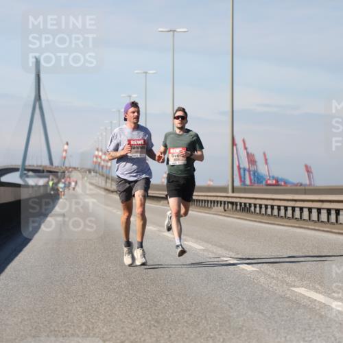 03.10.2025 - Köhlbrandbrückenlauf Yannick Fuchs http://msf.ph/oto/9183970 03.10.2025 11:38:14 Position 3  meine-sportfotos.de