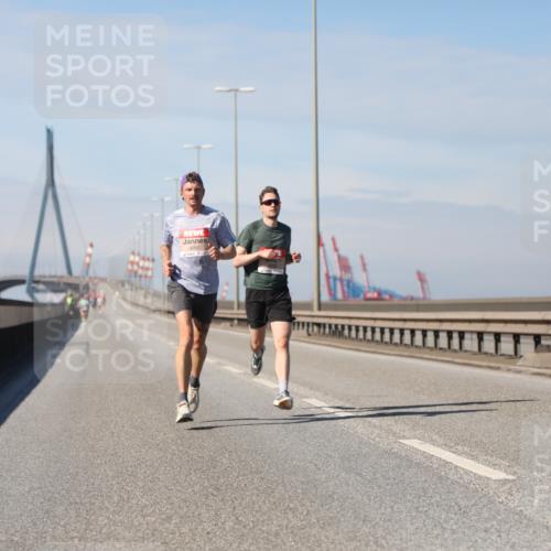 03.10.2025 - Köhlbrandbrückenlauf Yannick Fuchs http://msf.ph/oto/9183971 03.10.2025 11:38:14 Position 3  meine-sportfotos.de