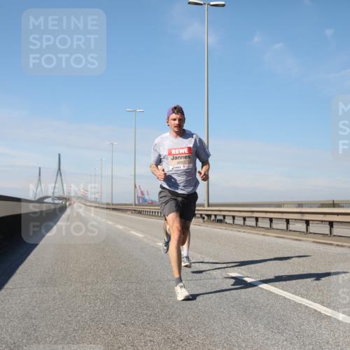 03.10.2025 - Köhlbrandbrückenlauf Yannick Fuchs http://msf.ph/oto/9183978 03.10.2025 11:38:16 Position 3 4087 meine-sportfotos.de
