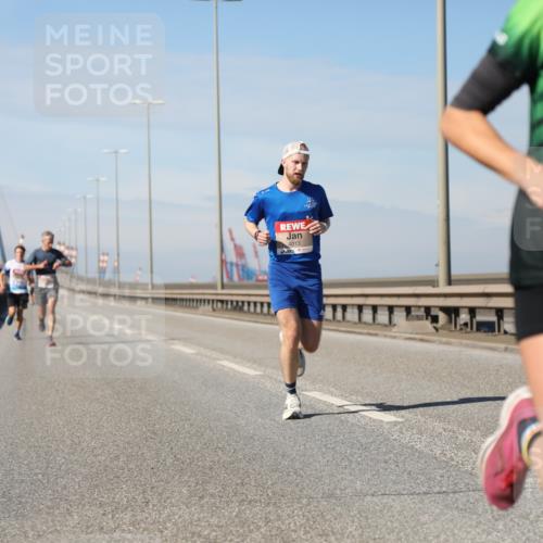 03.10.2025 - Köhlbrandbrückenlauf Yannick Fuchs http://msf.ph/oto/9184000 03.10.2025 11:38:45 Position 3 4013, 6625 meine-sportfotos.de