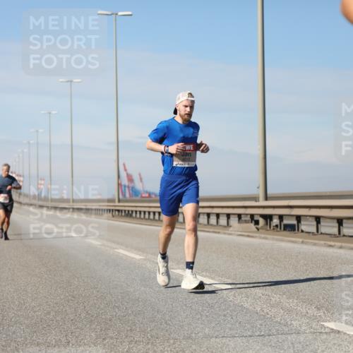 03.10.2025 - Köhlbrandbrückenlauf Yannick Fuchs http://msf.ph/oto/9184001 03.10.2025 11:38:45 Position 3 4013 meine-sportfotos.de