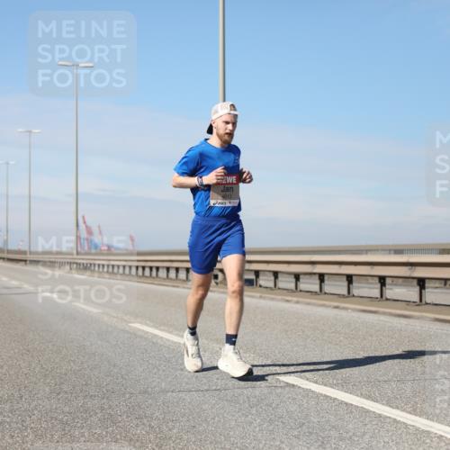 03.10.2025 - Köhlbrandbrückenlauf Yannick Fuchs http://msf.ph/oto/9184002 03.10.2025 11:38:46 Position 3 4013 meine-sportfotos.de