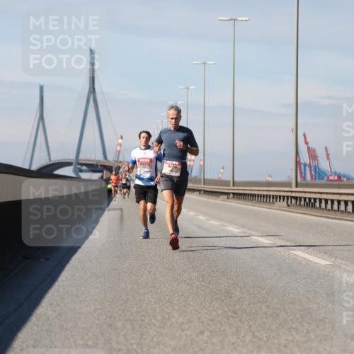 03.10.2025 - Köhlbrandbrückenlauf Yannick Fuchs http://msf.ph/oto/9184004 03.10.2025 11:38:47 Position 3 4301 meine-sportfotos.de