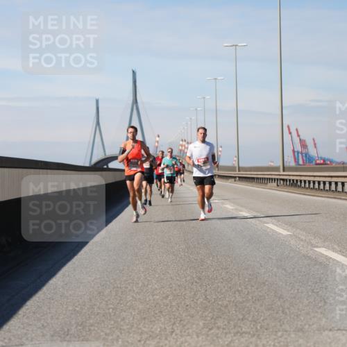 03.10.2025 - Köhlbrandbrückenlauf Yannick Fuchs http://msf.ph/oto/9184031 03.10.2025 11:39:03 Position 3  meine-sportfotos.de