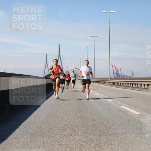 03.10.2025 - Köhlbrandbrückenlauf Yannick Fuchs http://msf.ph/oto/9184035 03.10.2025 11:39:03 Position 3  meine-sportfotos.de