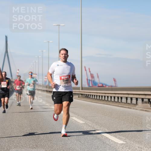 03.10.2025 - Köhlbrandbrückenlauf Yannick Fuchs http://msf.ph/oto/9184041 03.10.2025 11:39:05 Position 3 4019, 6085 meine-sportfotos.de