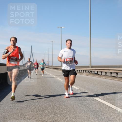 03.10.2025 - Köhlbrandbrückenlauf Yannick Fuchs http://msf.ph/oto/9184044 03.10.2025 11:39:06 Position 3 4019 meine-sportfotos.de