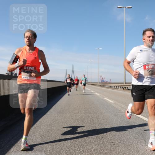 03.10.2025 - Köhlbrandbrückenlauf Yannick Fuchs http://msf.ph/oto/9184048 03.10.2025 11:39:07 Position 3 4019, 6085 meine-sportfotos.de