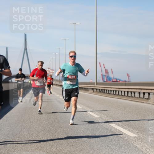 03.10.2025 - Köhlbrandbrückenlauf Yannick Fuchs http://msf.ph/oto/9184055 03.10.2025 11:39:08 Position 3 5786 meine-sportfotos.de
