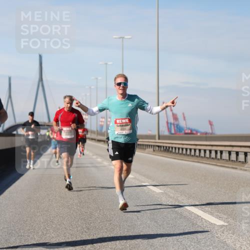 03.10.2025 - Köhlbrandbrückenlauf Yannick Fuchs http://msf.ph/oto/9184056 03.10.2025 11:39:09 Position 3 5786, 4155 meine-sportfotos.de