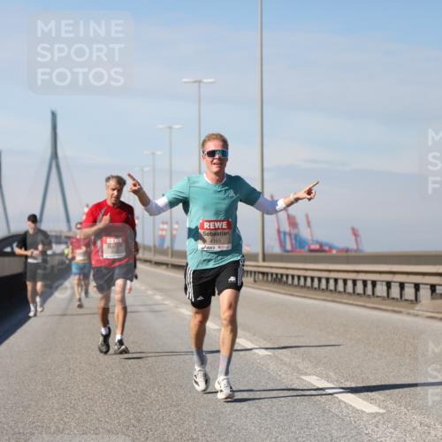 03.10.2025 - Köhlbrandbrückenlauf Yannick Fuchs http://msf.ph/oto/9184057 03.10.2025 11:39:09 Position 3 5786, 4155 meine-sportfotos.de