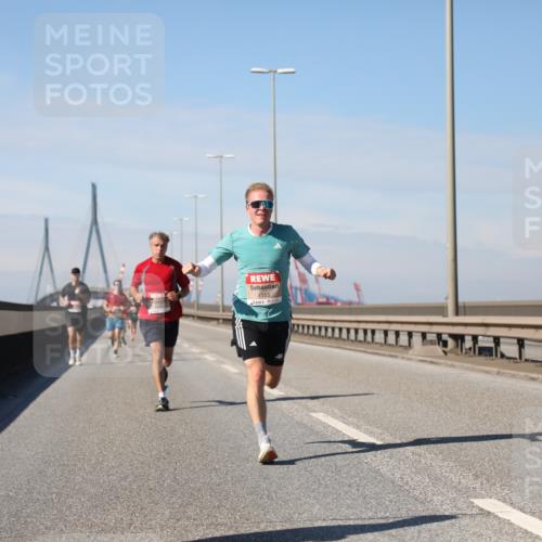 03.10.2025 - Köhlbrandbrückenlauf Yannick Fuchs http://msf.ph/oto/9184059 03.10.2025 11:39:09 Position 3 5786, 4155 meine-sportfotos.de